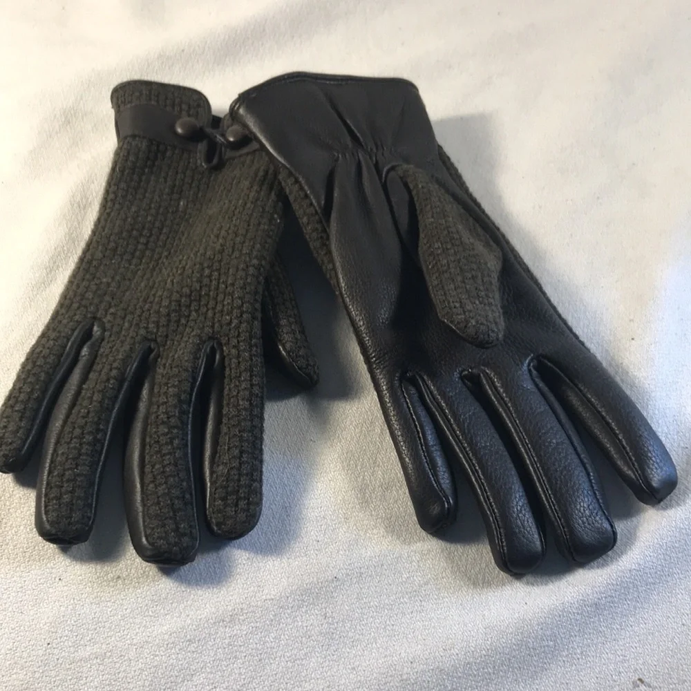 Women’s Green Wool Knit and Brown Leather Fashion Driving Gloves with Buttons